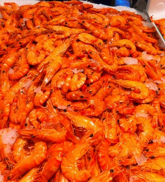 An image of freshly cooked prawns